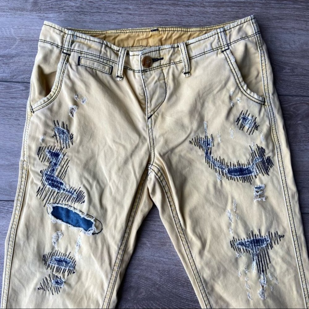 True Religion Jordan Destroyed Boyfriend Fit Pants - Picture 3 of 16
